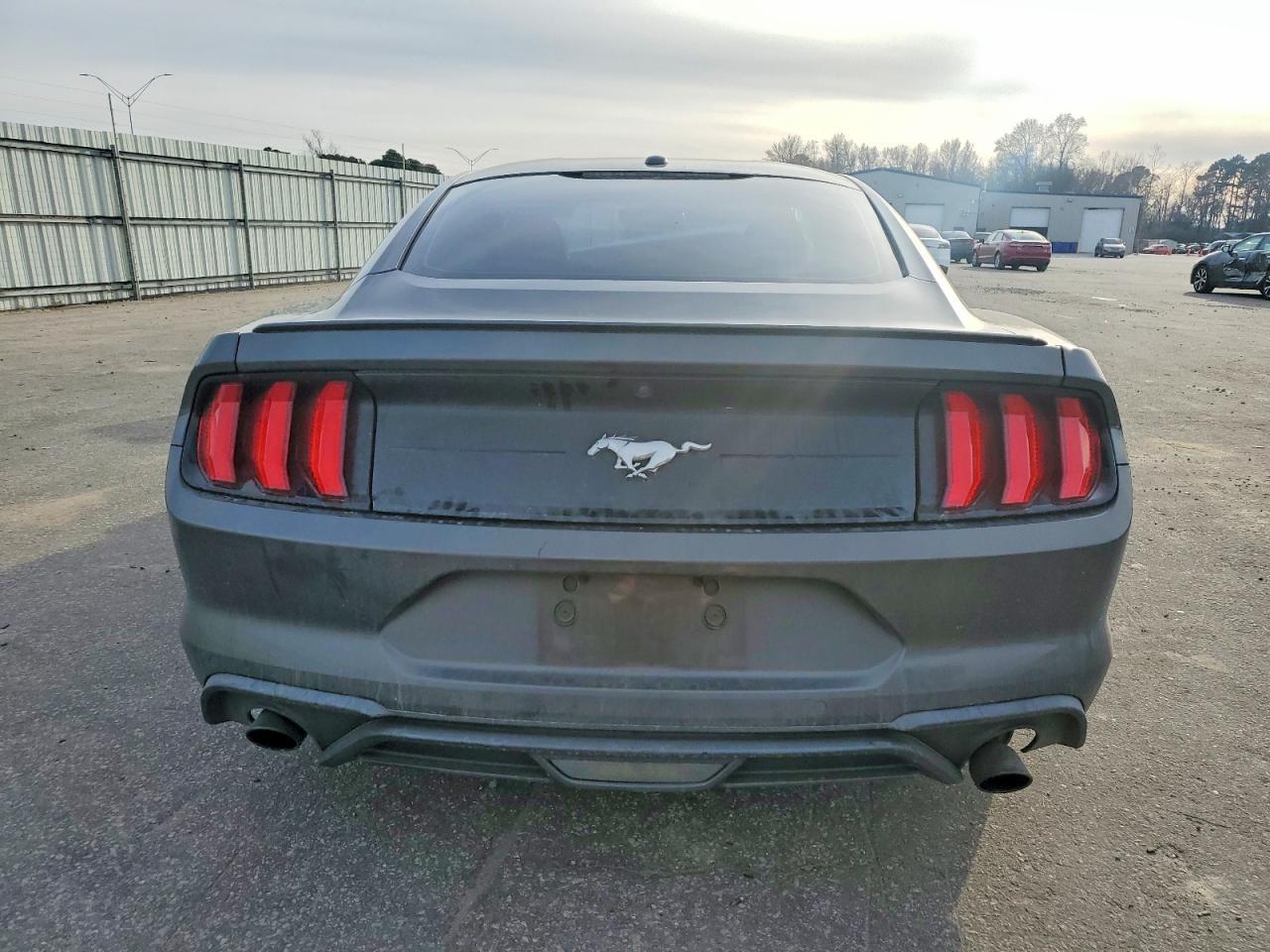 2020 Ford Mustang - zdjęcie 6