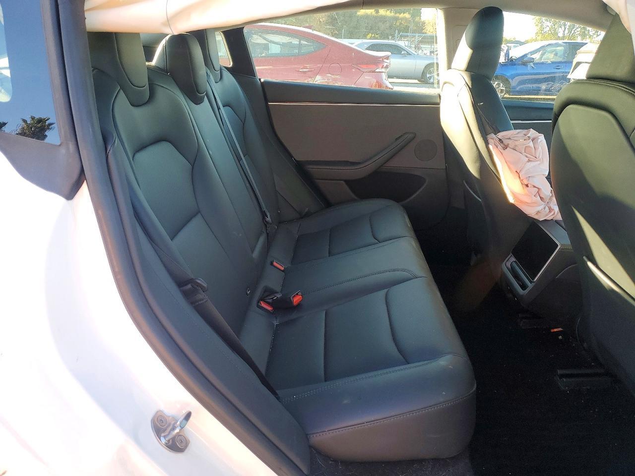 2025 Tesla Model 3 - zdjęcie 10