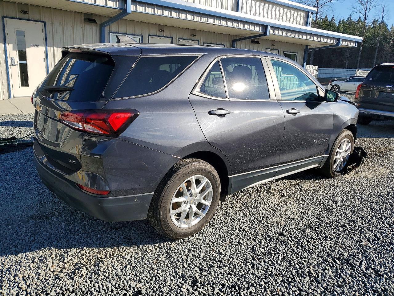 2022 Chevrolet Equinox Ls - zdjęcie 3