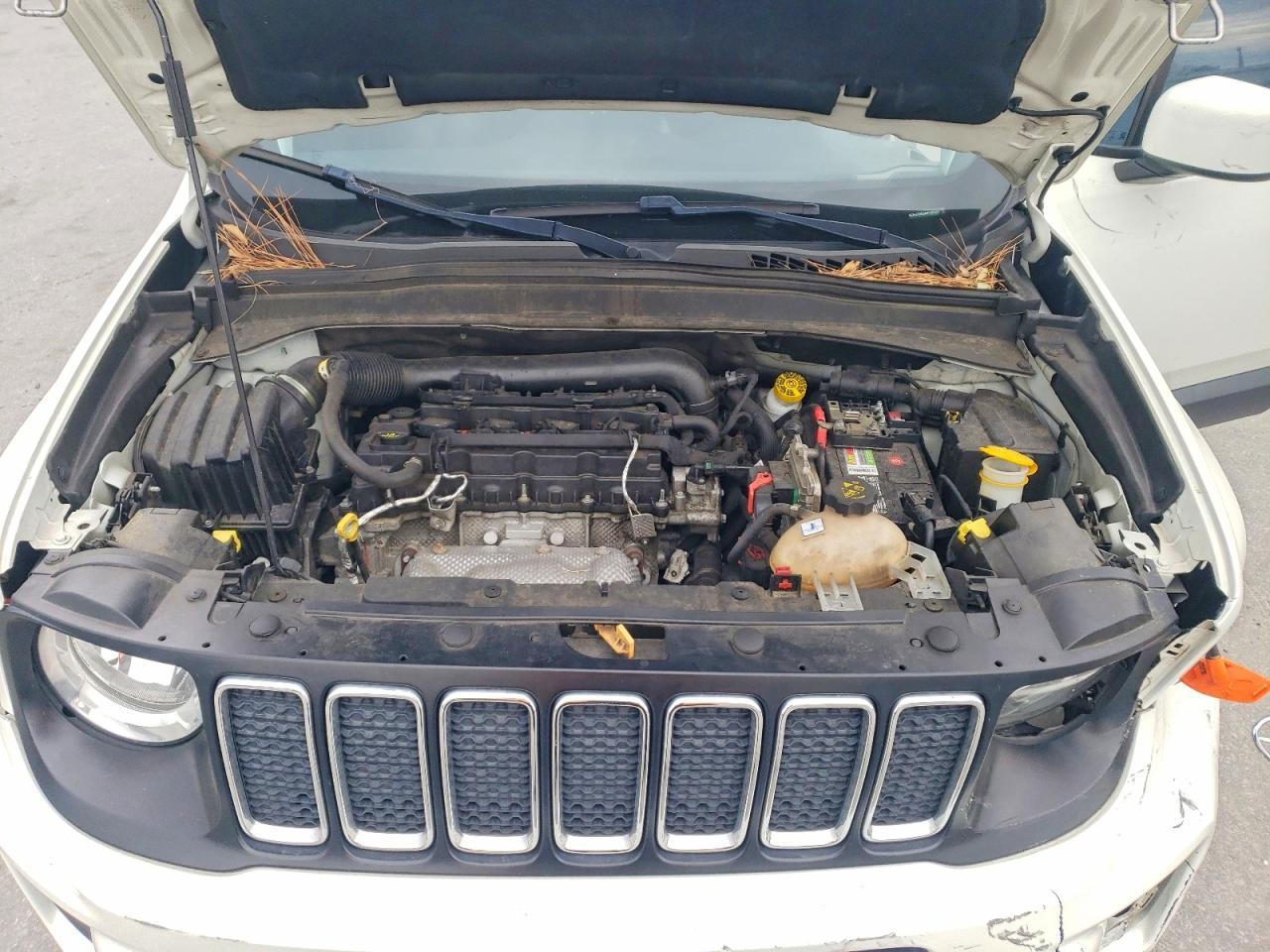 2021 Jeep Renegade Latitude - zdjęcie 12