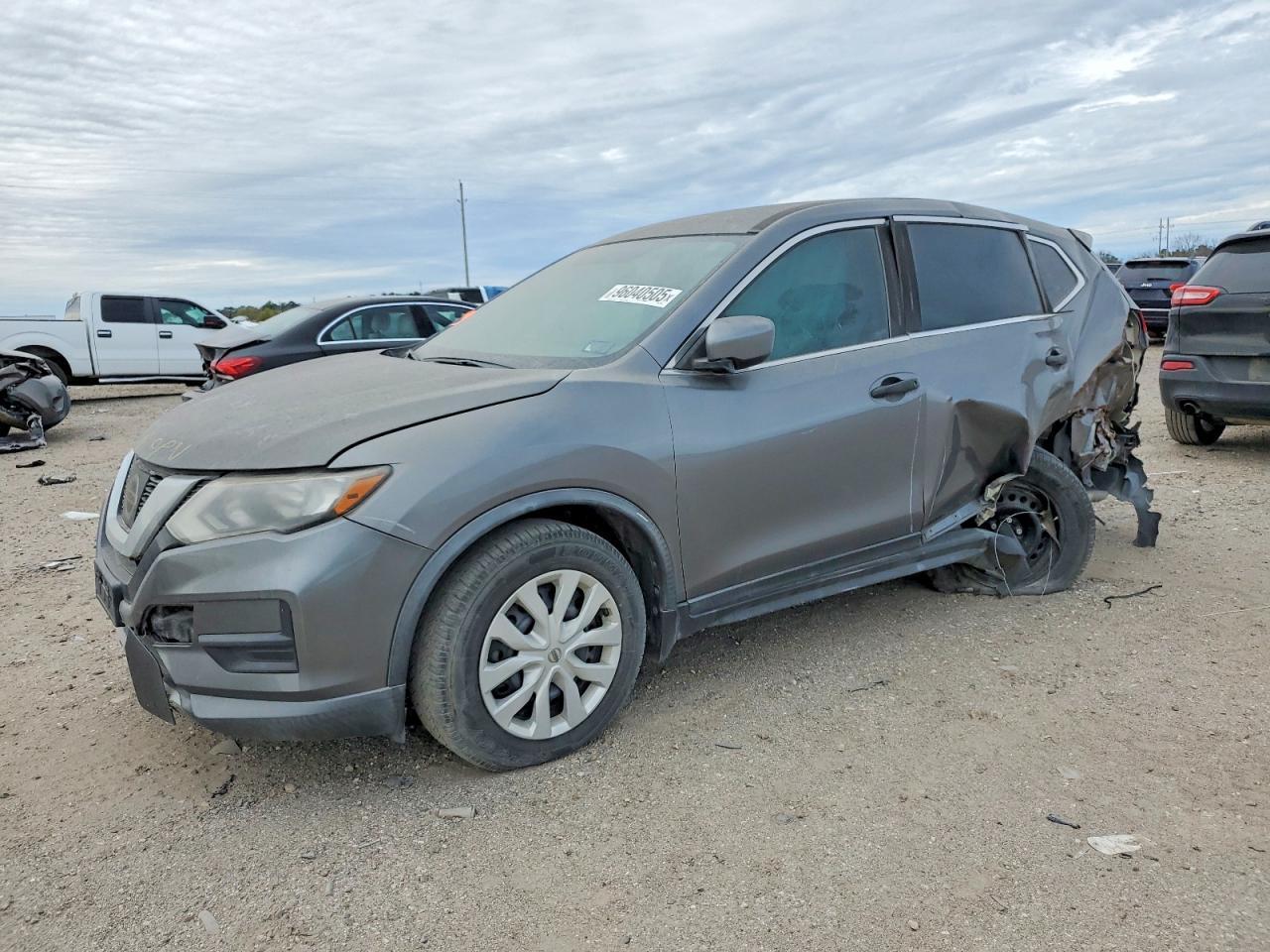 2017 Nissan Rogue S - zdjęcie główne