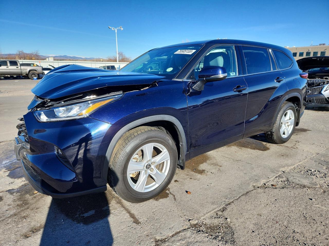 2020 Toyota Highlander Le - zdjęcie główne