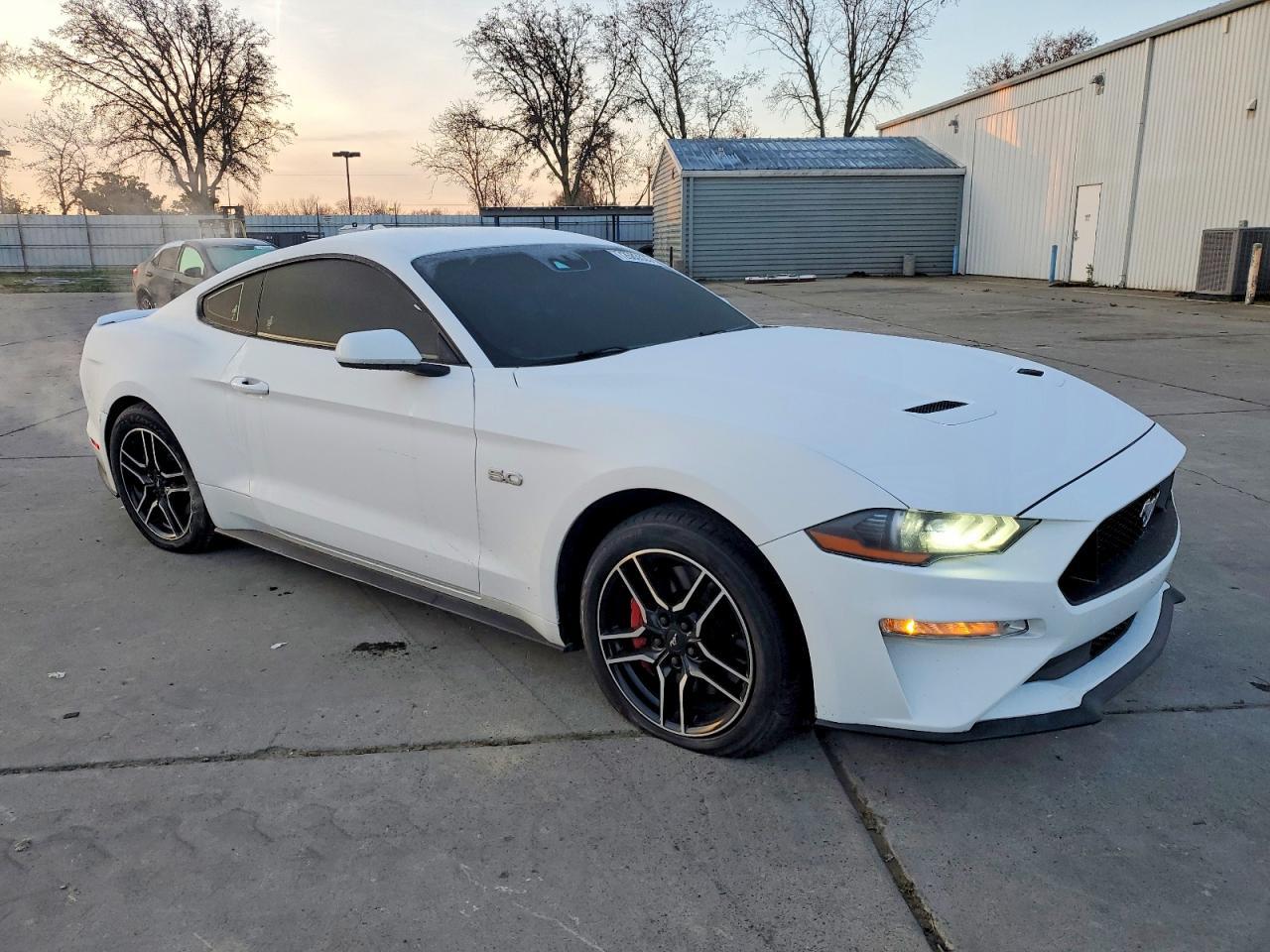 2021 Ford Mustang Gt - zdjęcie 4