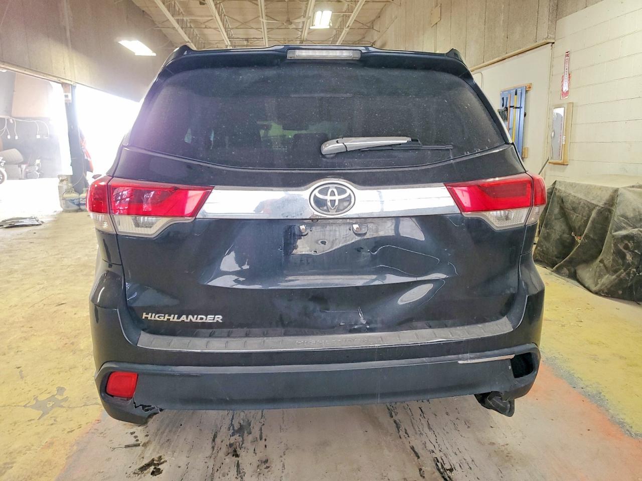 2017 Toyota Highlander Le - zdjęcie 6