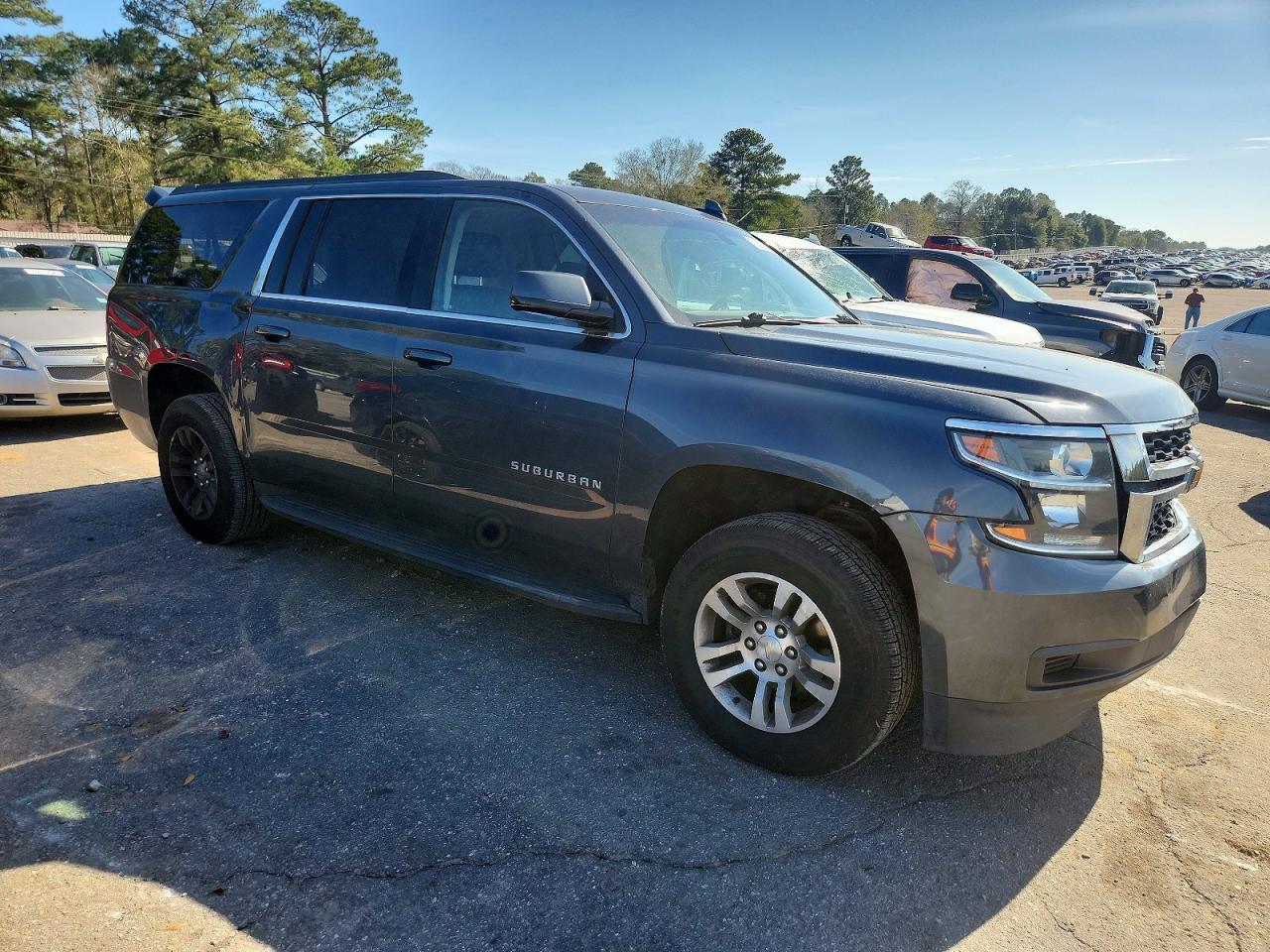 2019 Chevrolet Suburban K1500 Ls - zdjęcie 4