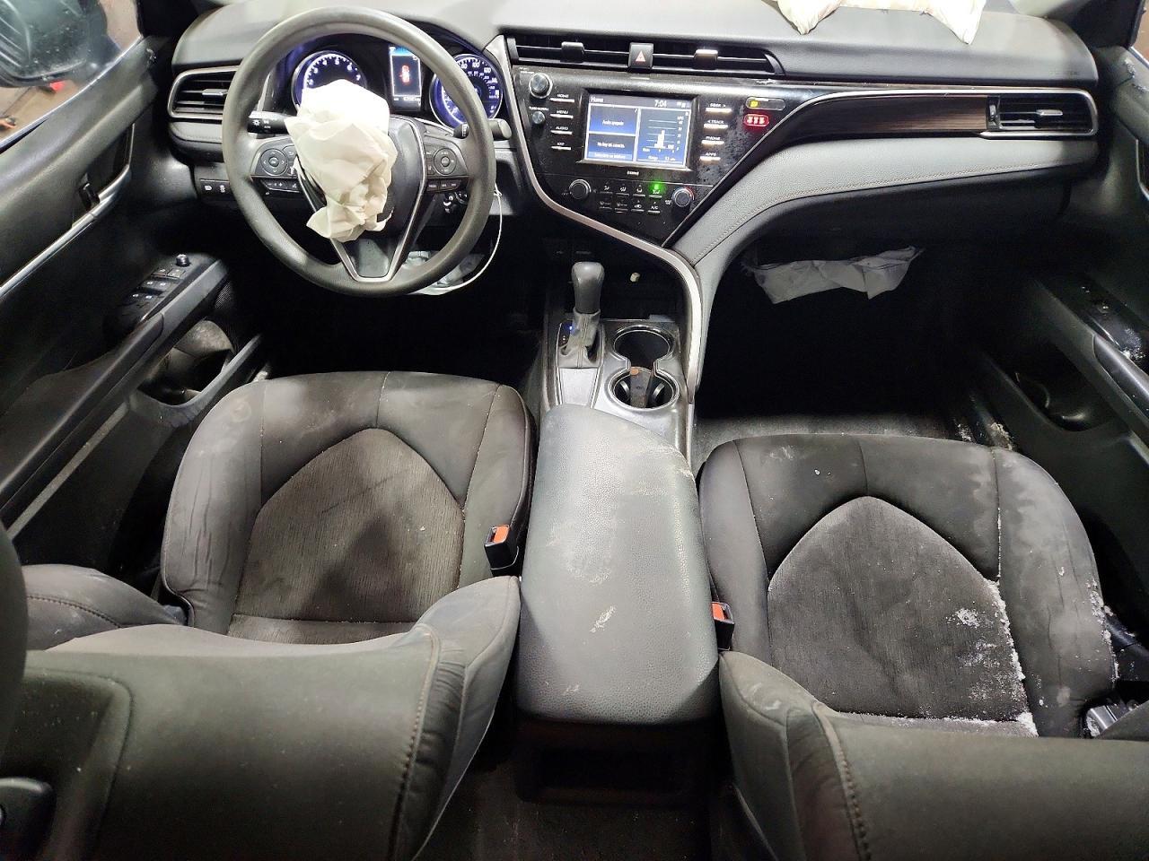 2020 Toyota Camry Le - zdjęcie 8