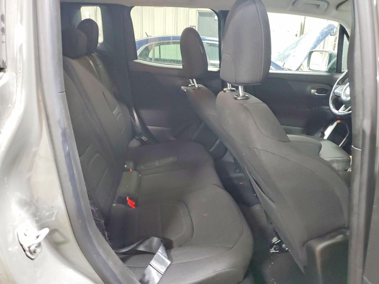 2020 Jeep Renegade Latitude - zdjęcie 10