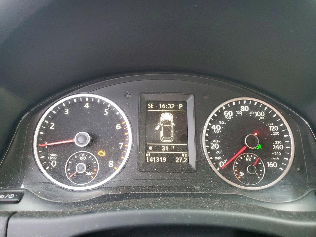 2015 Volkswagen Tiguan S - zdjęcie 9