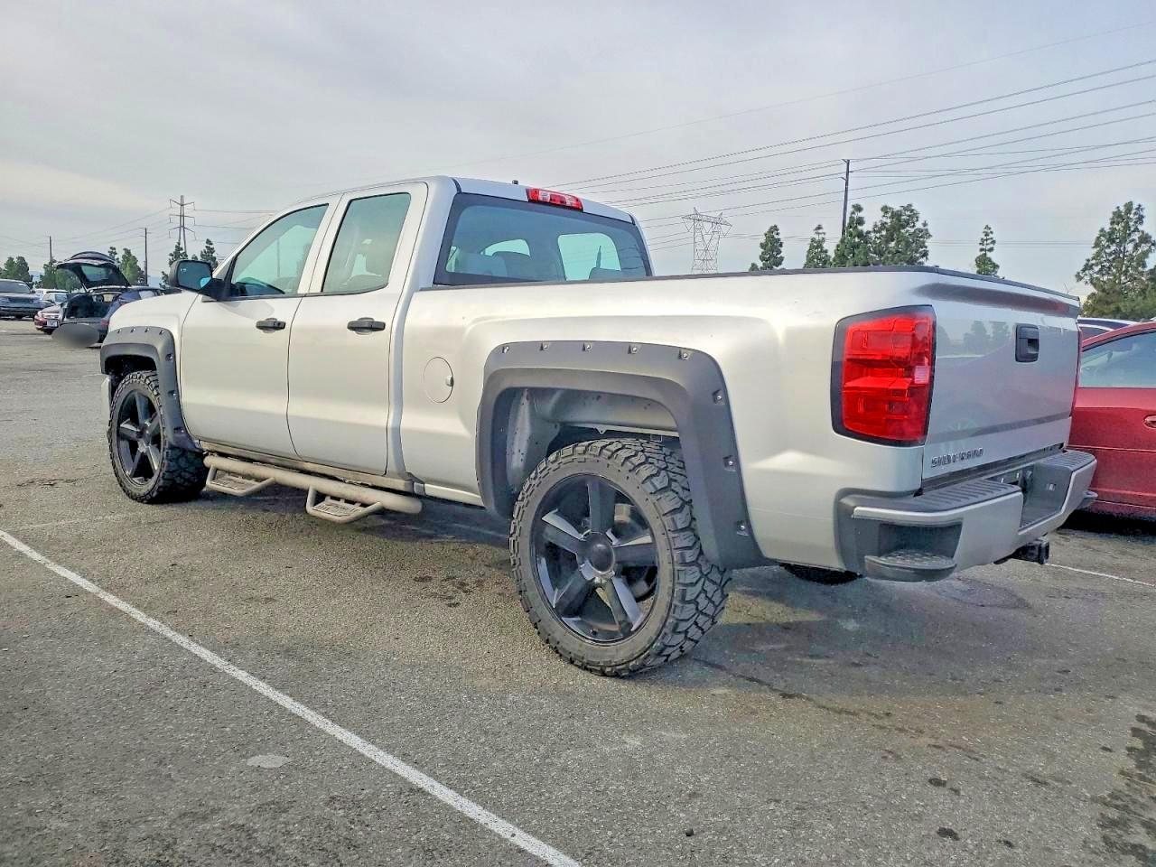 2018 Chevrolet Silverado K1500 - zdjęcie 2