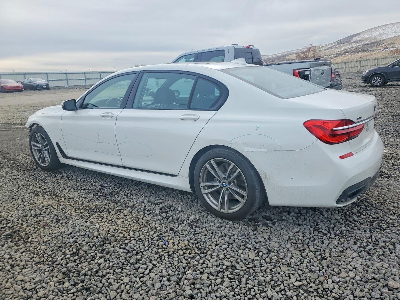 2017 BMW 740 Xi - zdjęcie 2