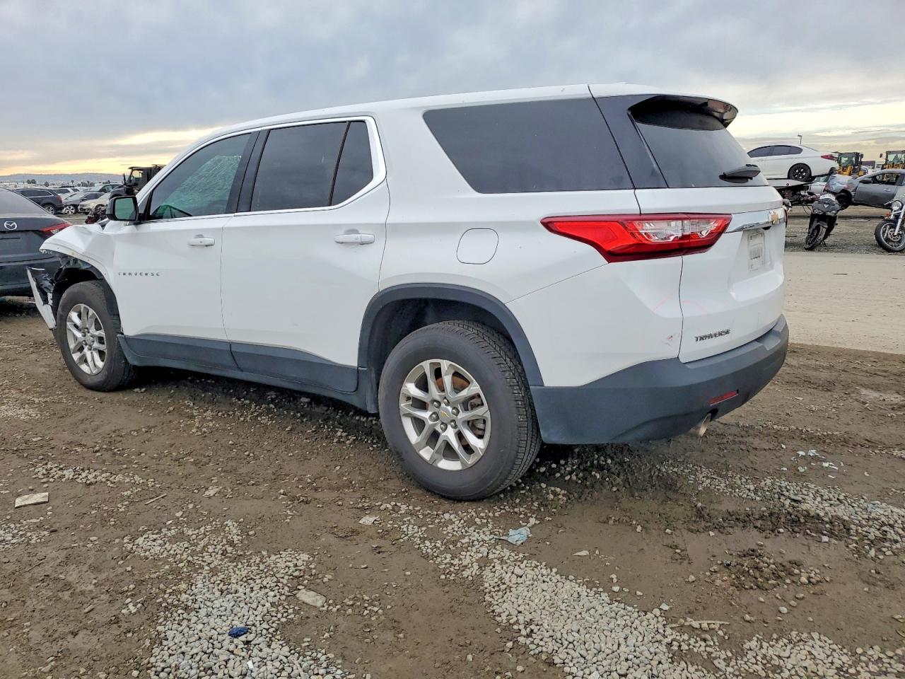 2020 Chevrolet Traverse Ls - zdjęcie 2