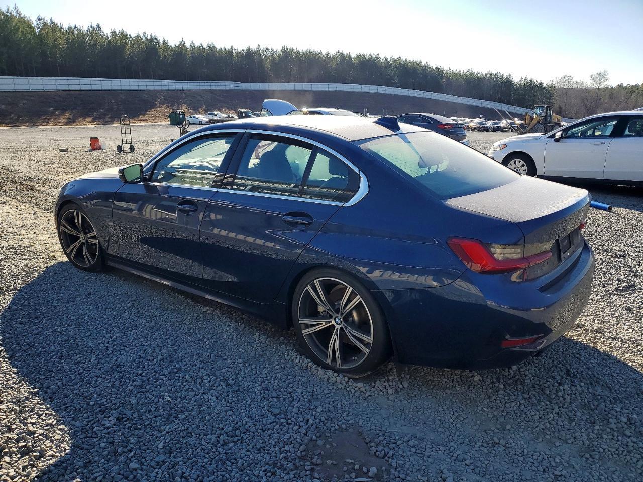 2019 BMW 330I - zdjęcie 2