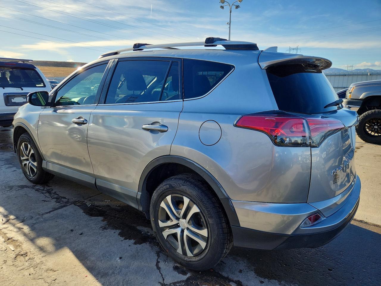 2016 Toyota Rav4 Le - zdjęcie 2