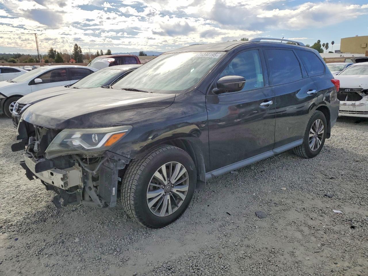 2017 Nissan Pathfinder S - zdjęcie główne
