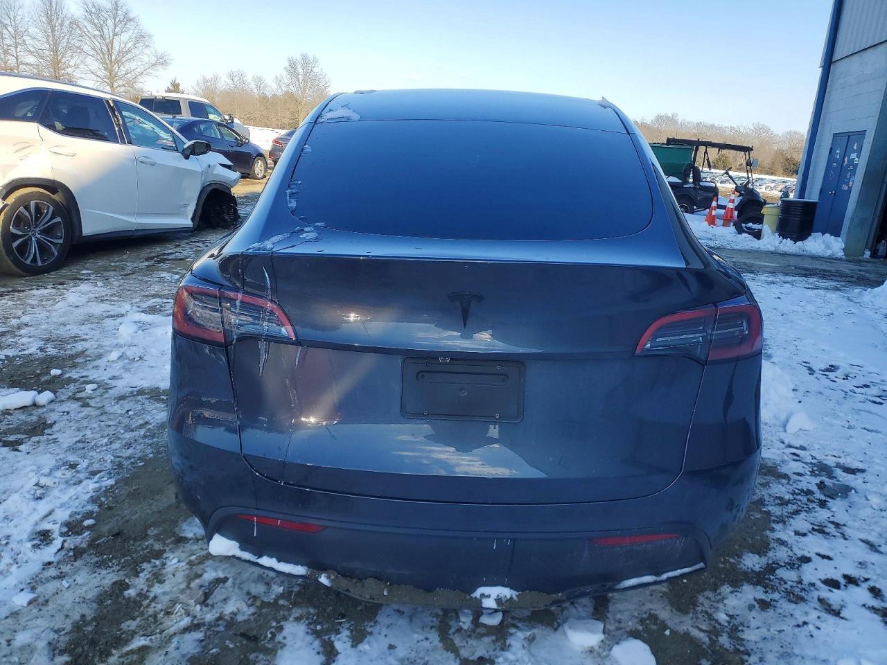 2025 Tesla Model Y - zdjęcie 6