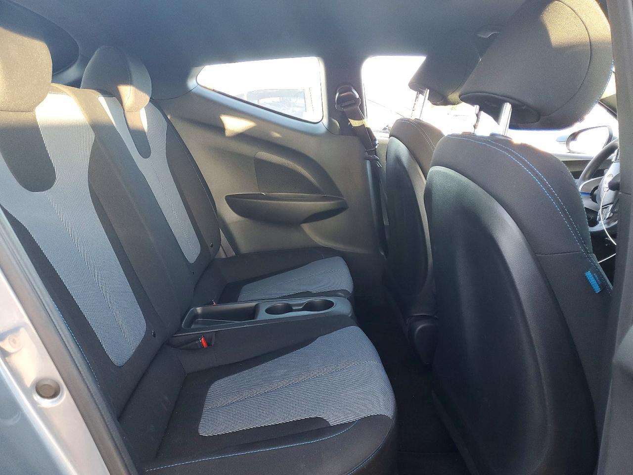 2019 Hyundai Veloster Base - zdjęcie 10