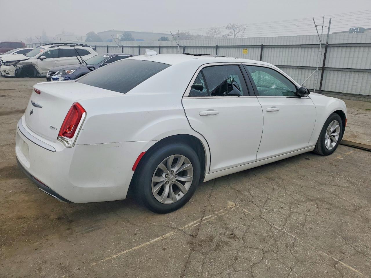 2016 Chrysler 300 Limited - zdjęcie 3