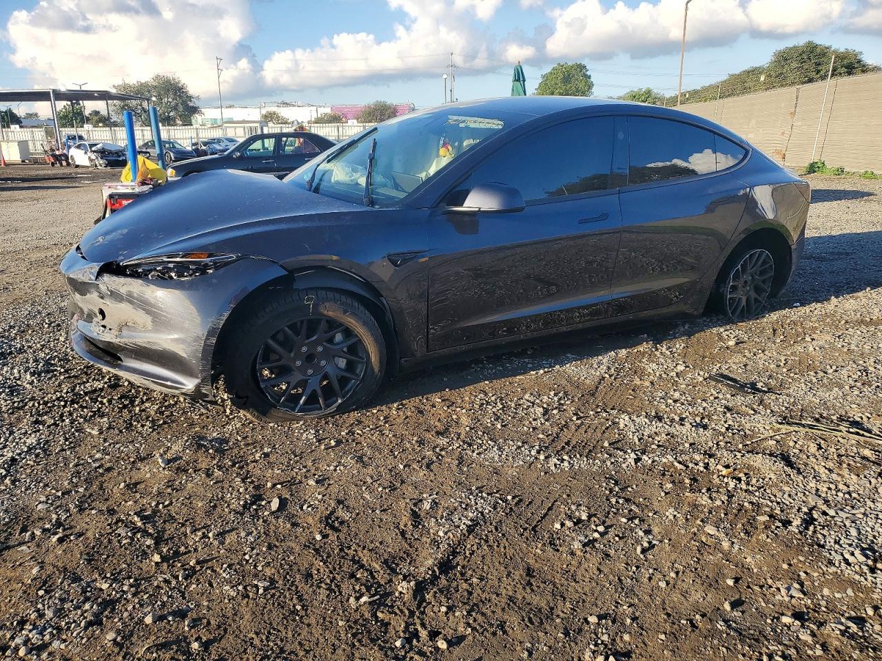 2024 Tesla Model 3 - zdjęcie główne