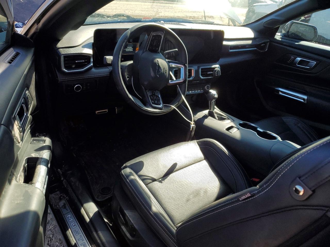 2025 Ford Mustang - zdjęcie 8