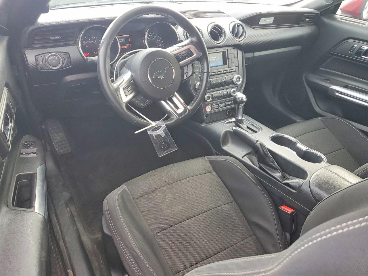 2017 Ford Mustang - zdjęcie 8