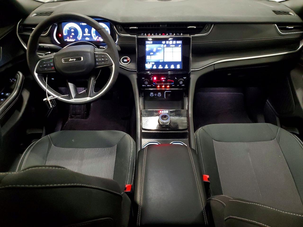 2025 Jeep Grand Cherokee Laredo - zdjęcie 8