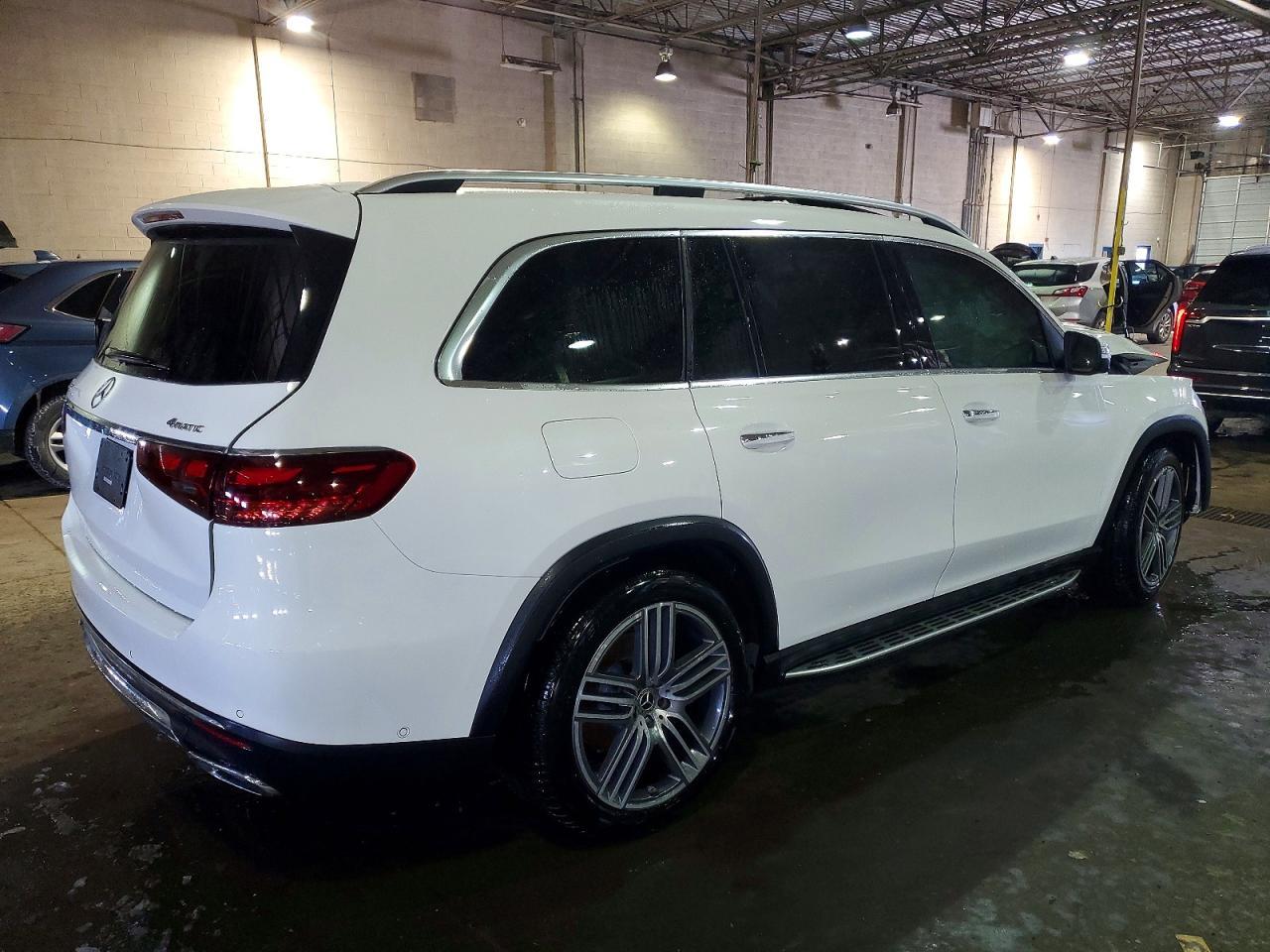 2026 Mercedes-Benz Gls 450 4Matic - zdjęcie 3