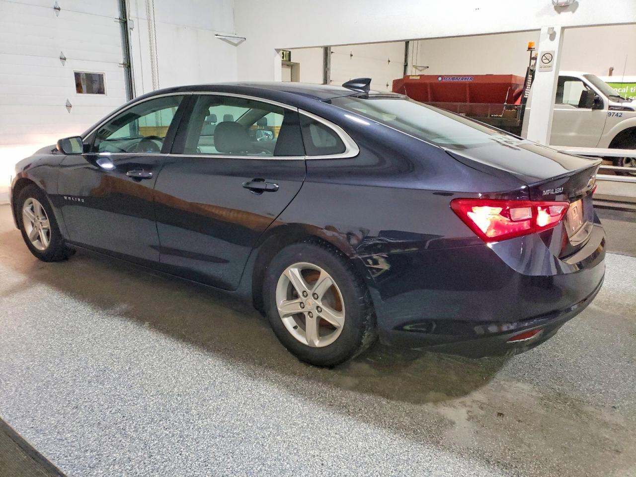 2022 Chevrolet Malibu Ls - zdjęcie 2