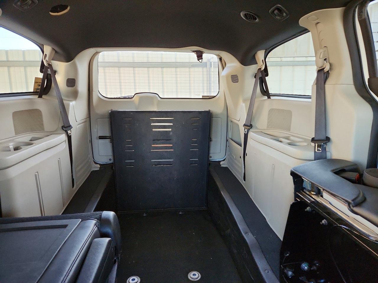 2019 Dodge Grand Caravan Sxt - Wheelchair Van - zdjęcie 10