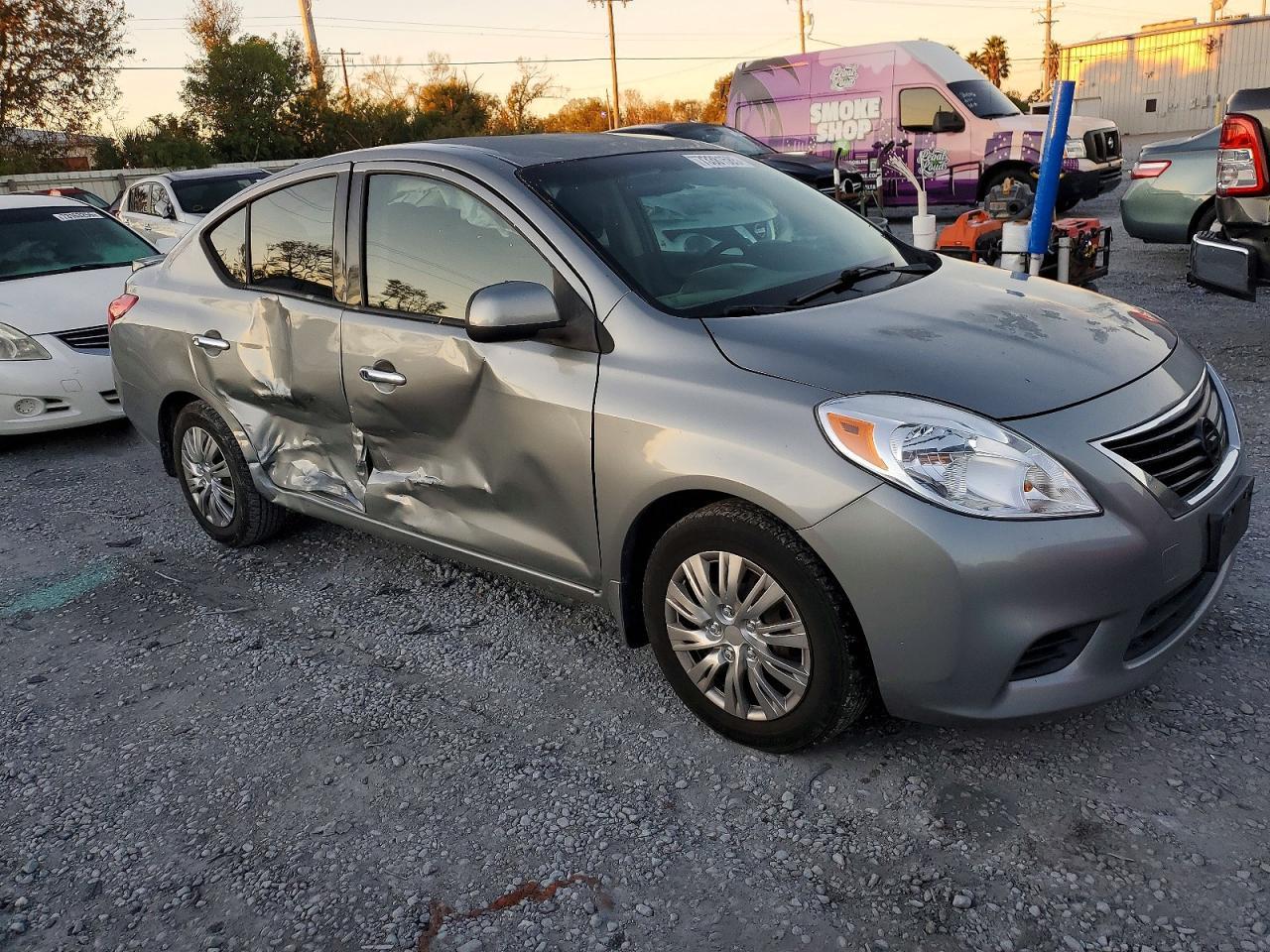 2014 Nissan Versa S - zdjęcie 4
