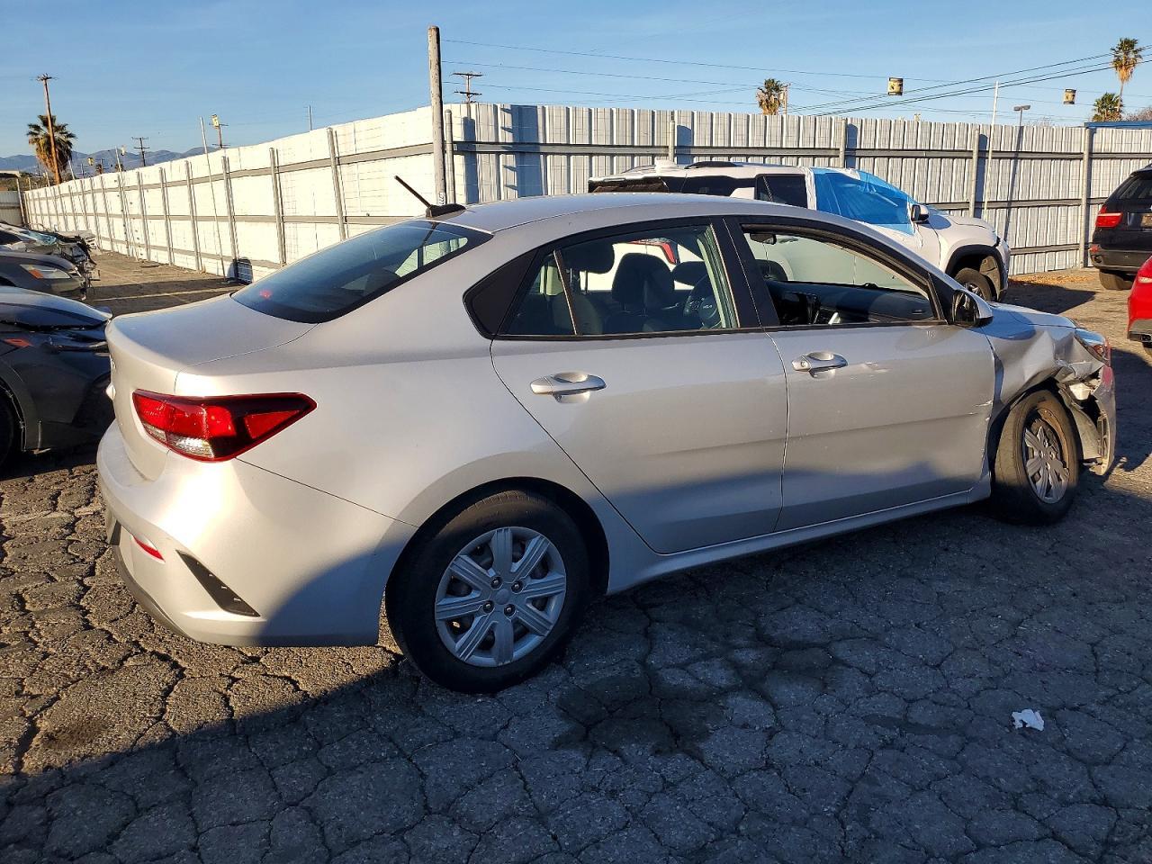 2022 Kia Rio Lx - zdjęcie 3