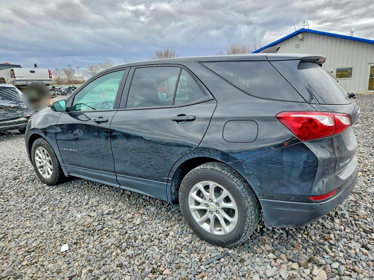 2020 Chevrolet Equinox Ls - zdjęcie 2