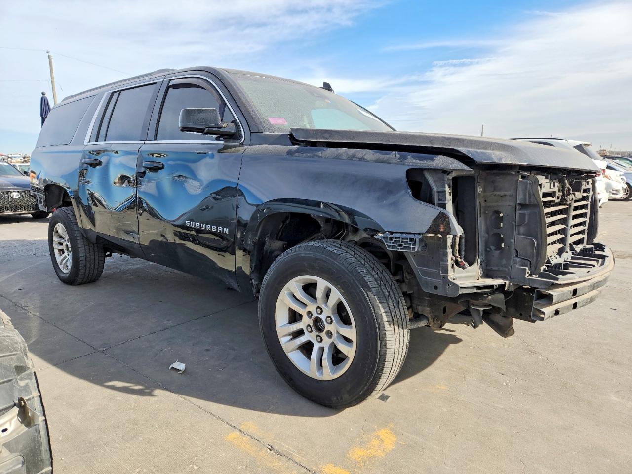 2017 Chevrolet Suburban C1500 Lt - zdjęcie 4