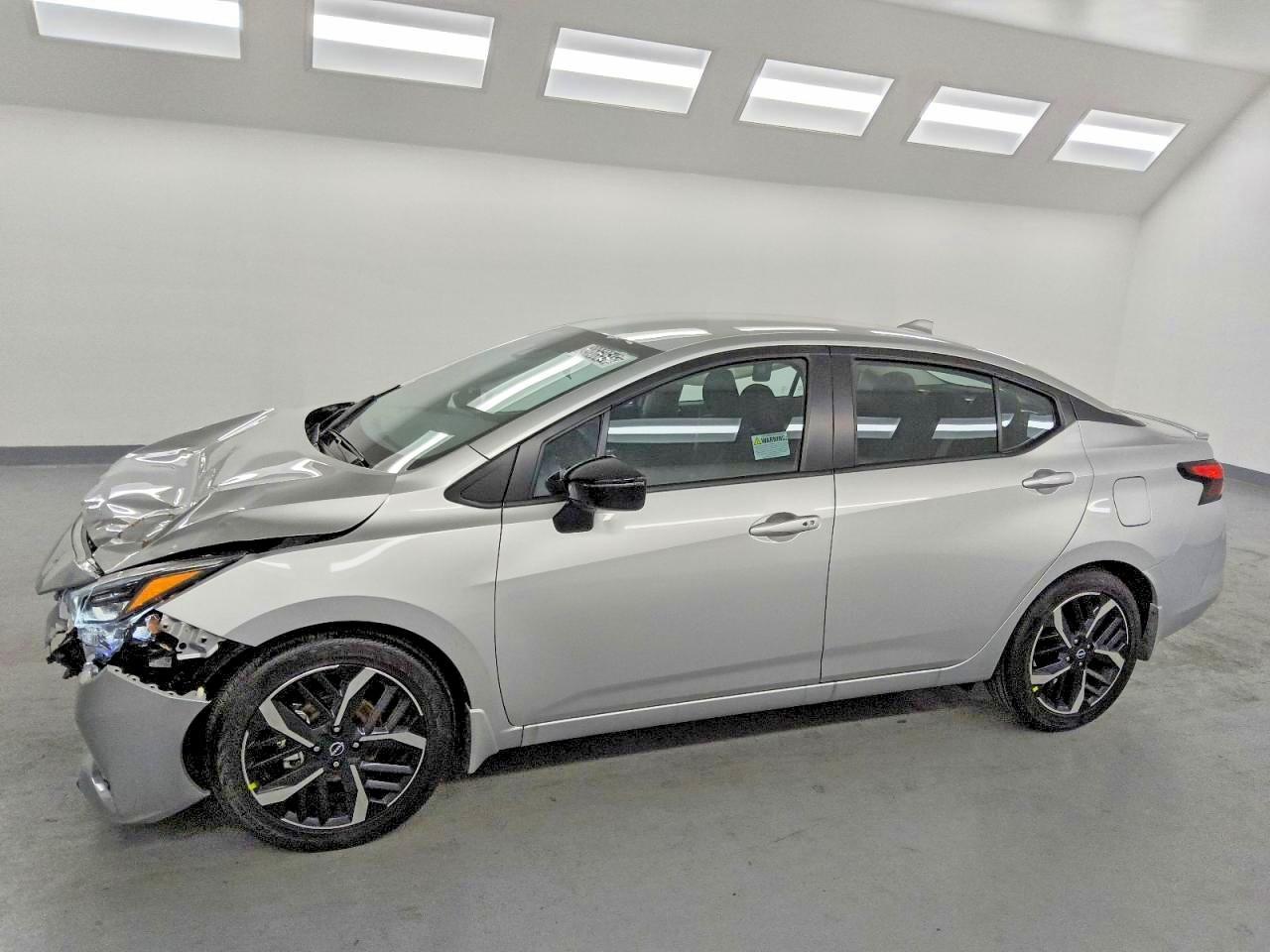 2025 Nissan Versa Sr - zdjęcie główne