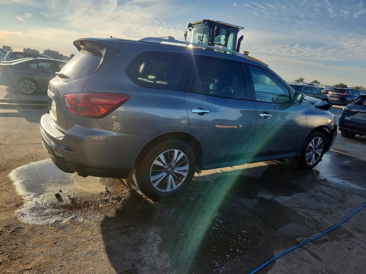 2017 Nissan Pathfinder - zdjęcie 3