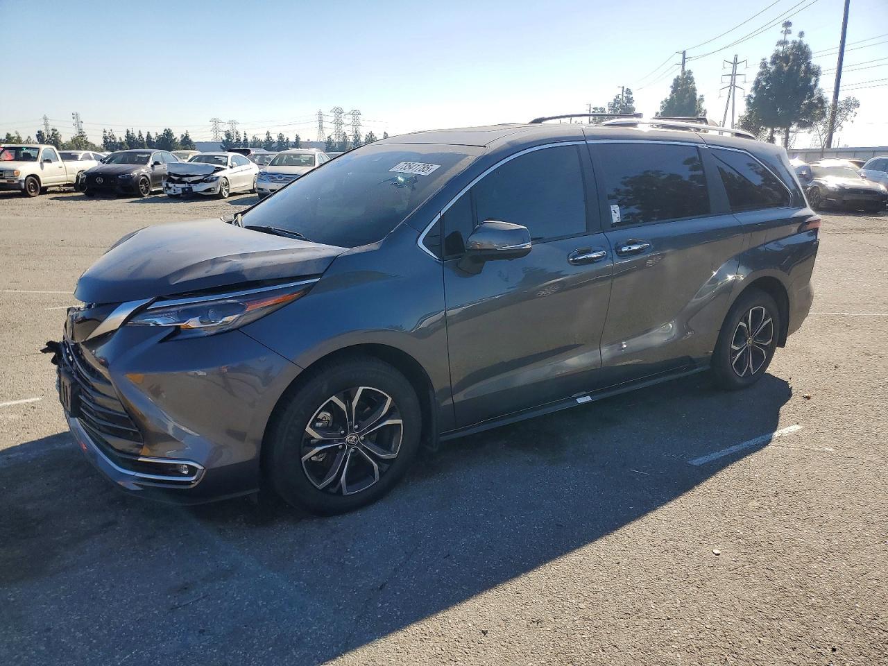 2025 Toyota Sienna Limited - zdjęcie główne