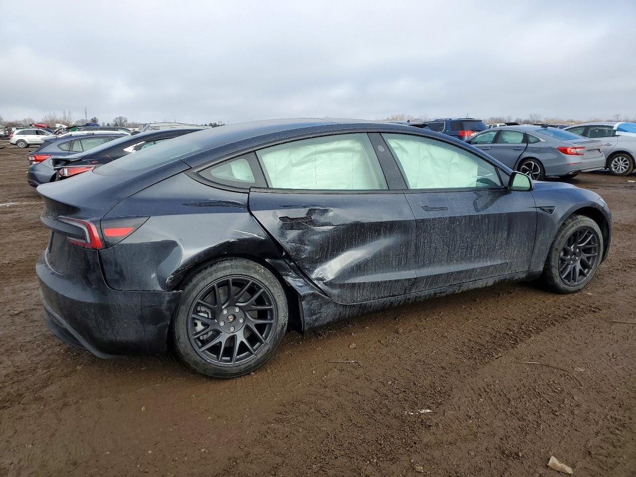 2026 Tesla Model 3 - zdjęcie 3