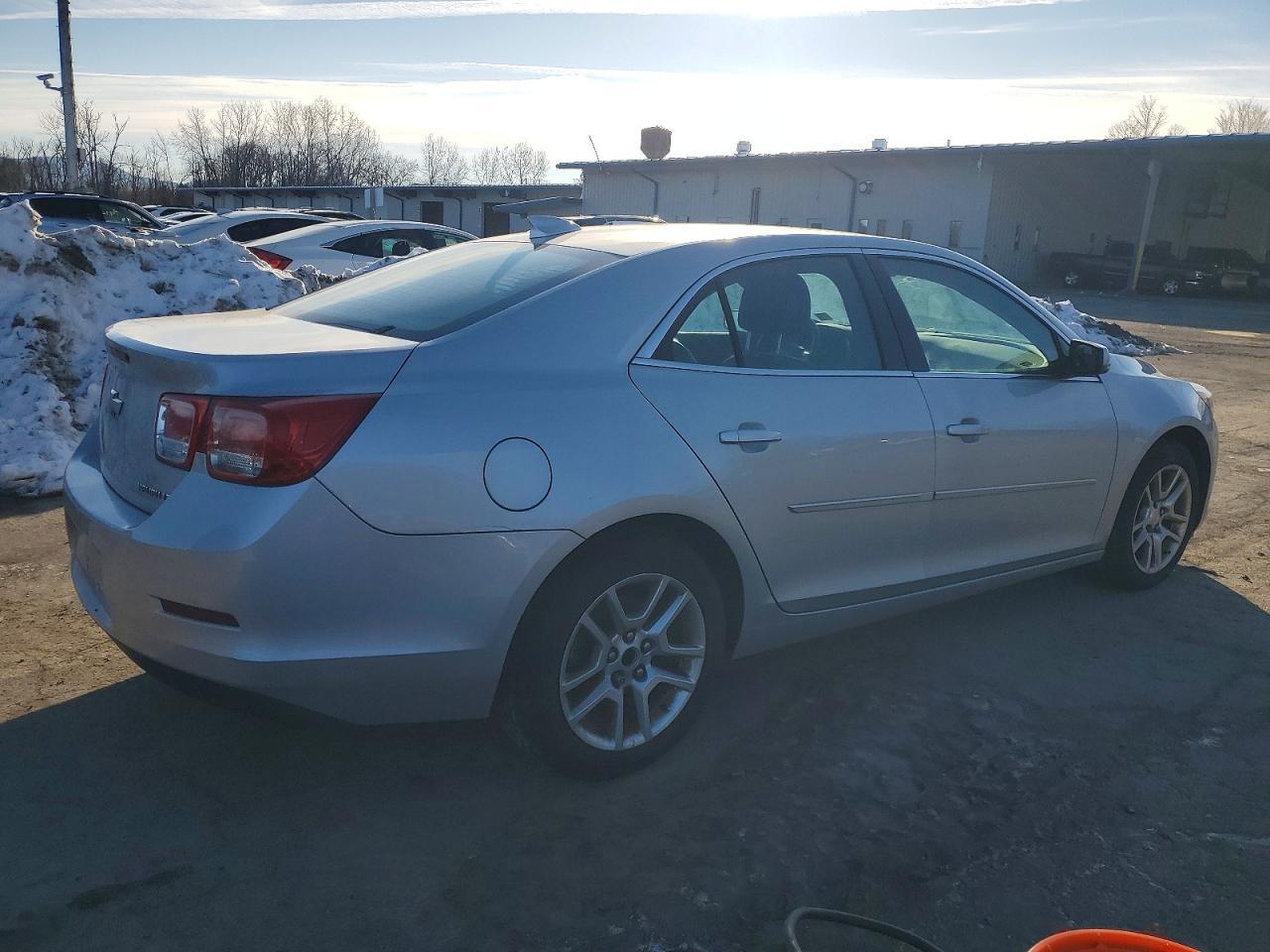 2015 Chevrolet Malibu - zdjęcie 3