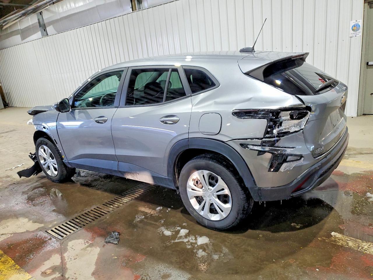 2024 Chevrolet Trax Ls - zdjęcie 2