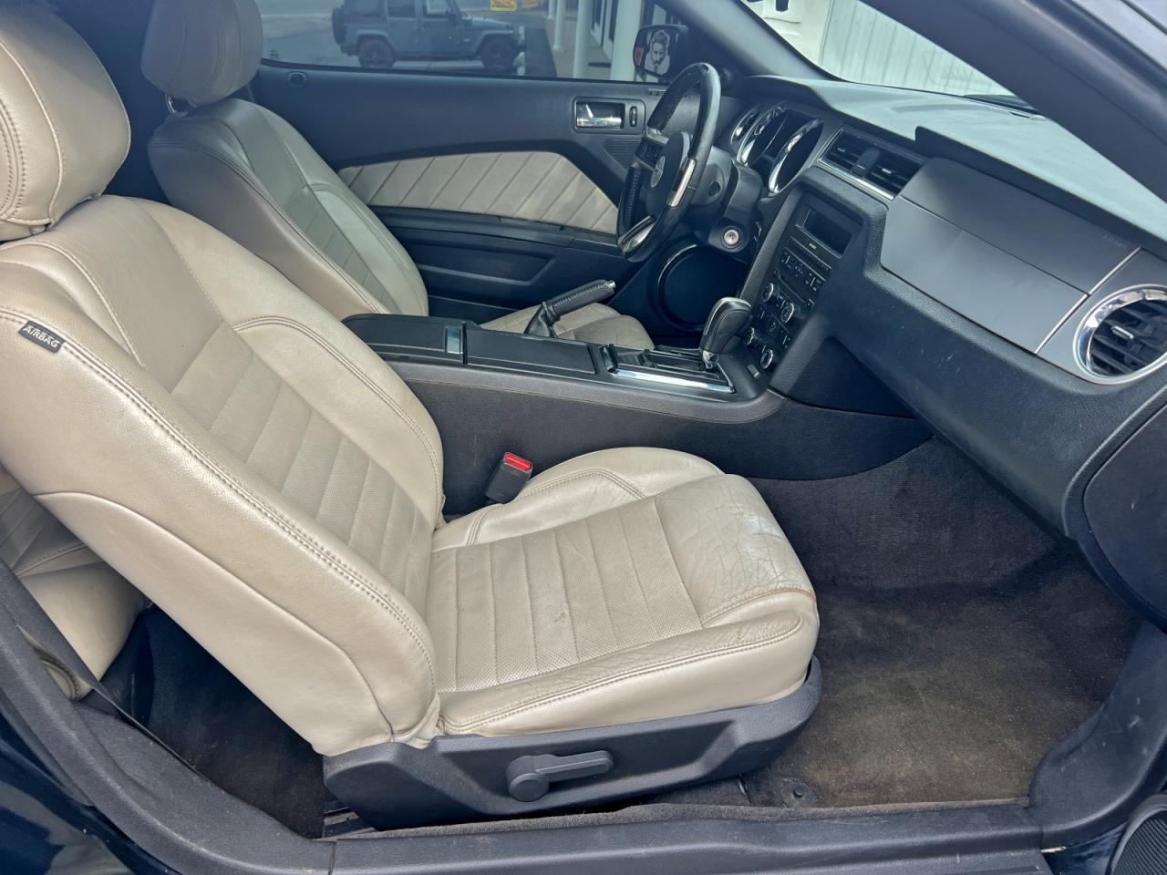 Ford Mustang - zdjęcie 5