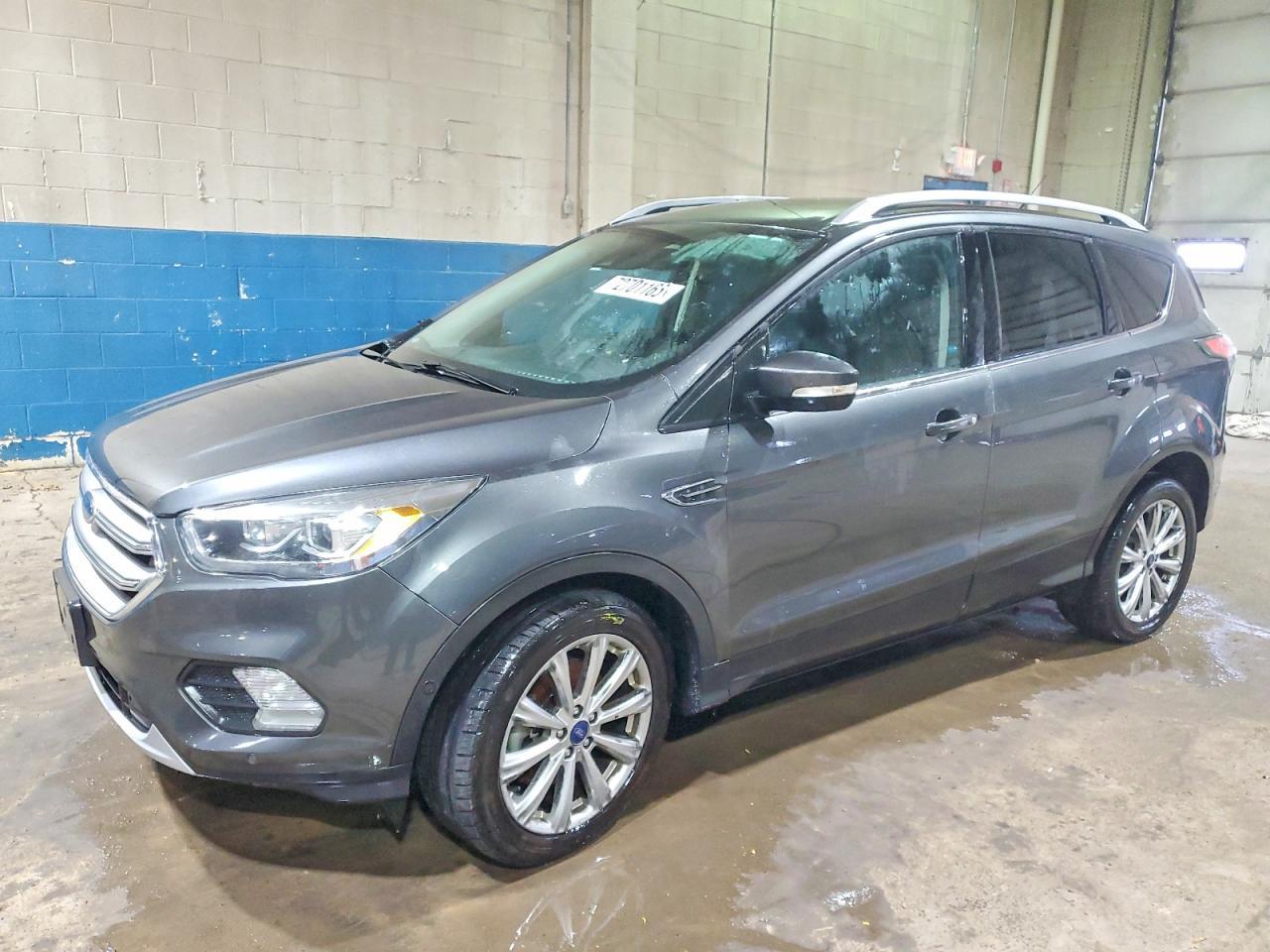 2017 Ford Escape Titanium - zdjęcie główne