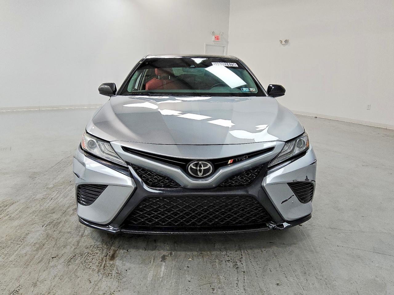 2019 Toyota Camry Xse - zdjęcie 5