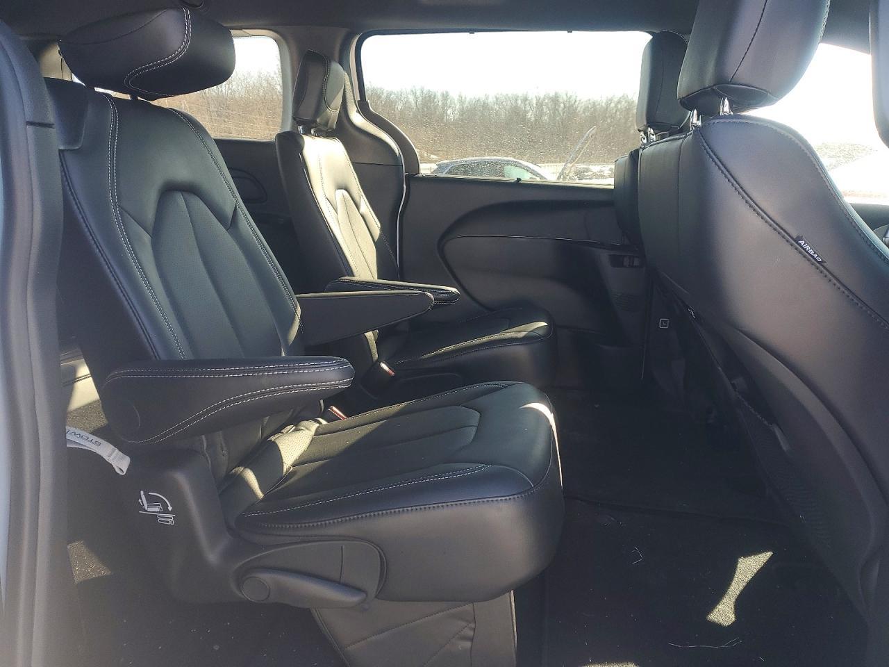 2026 Chrysler Pacifica Select - zdjęcie 11