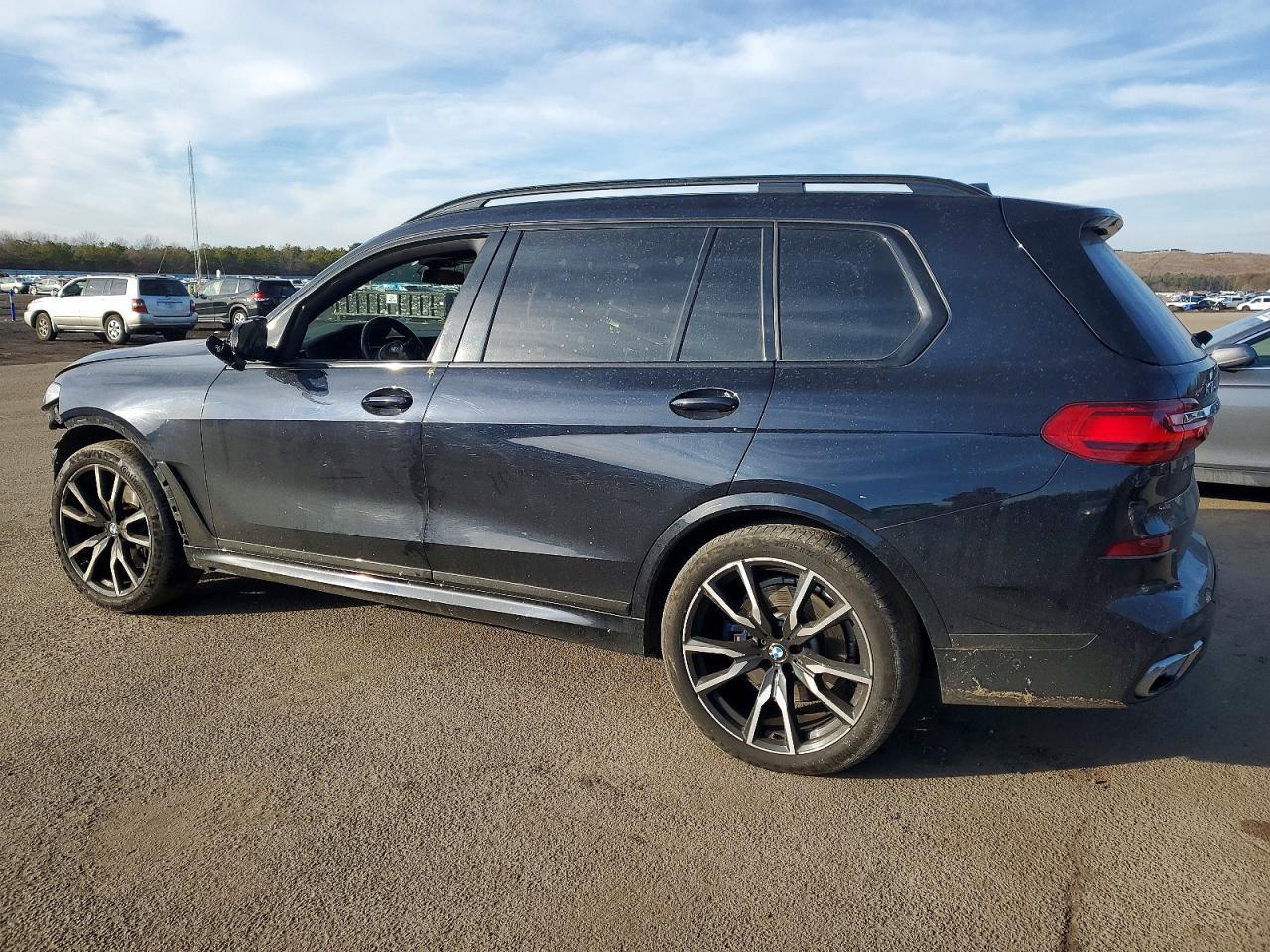 2021 BMW X7 xDrive40I - zdjęcie 2