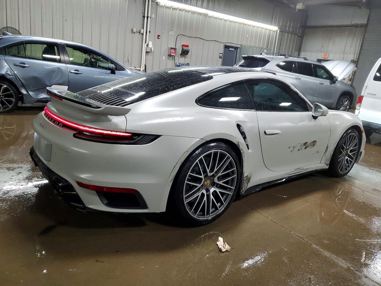 2023 Porsche 911 Turbo - zdjęcie 3