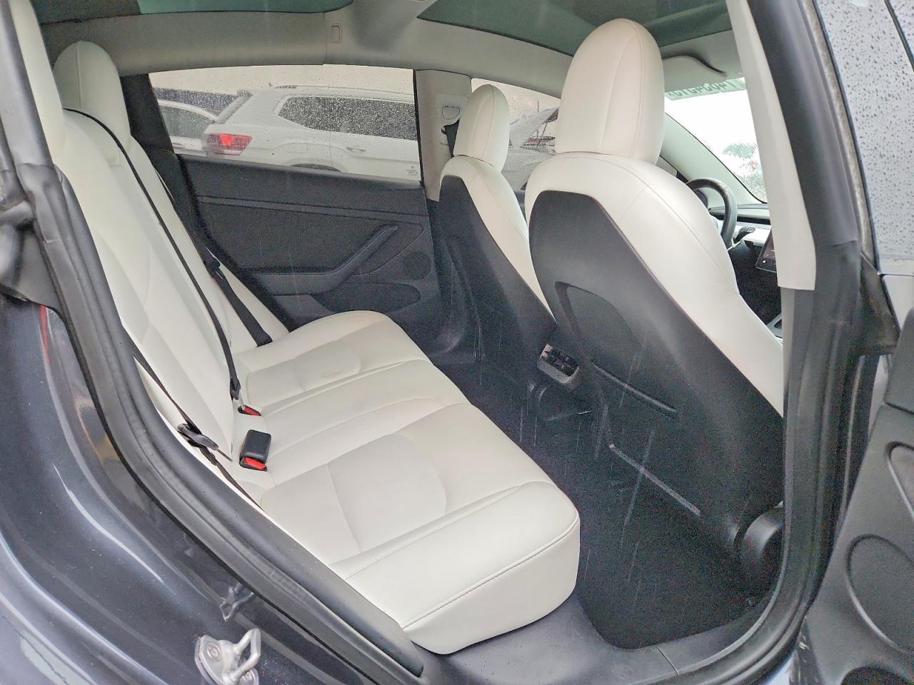 2022 Tesla Model 3 - zdjęcie 10