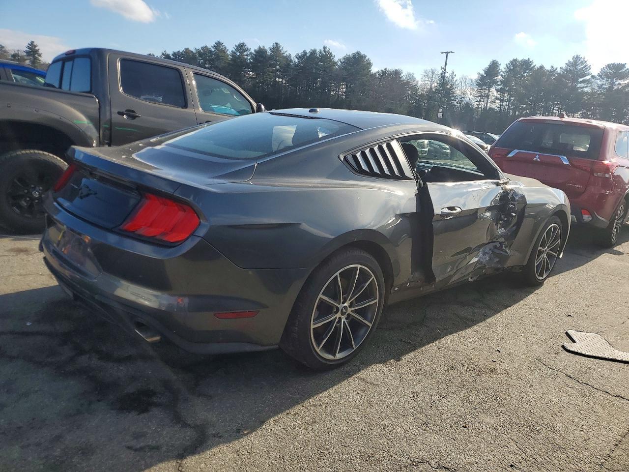 2019 Ford Mustang - zdjęcie 3
