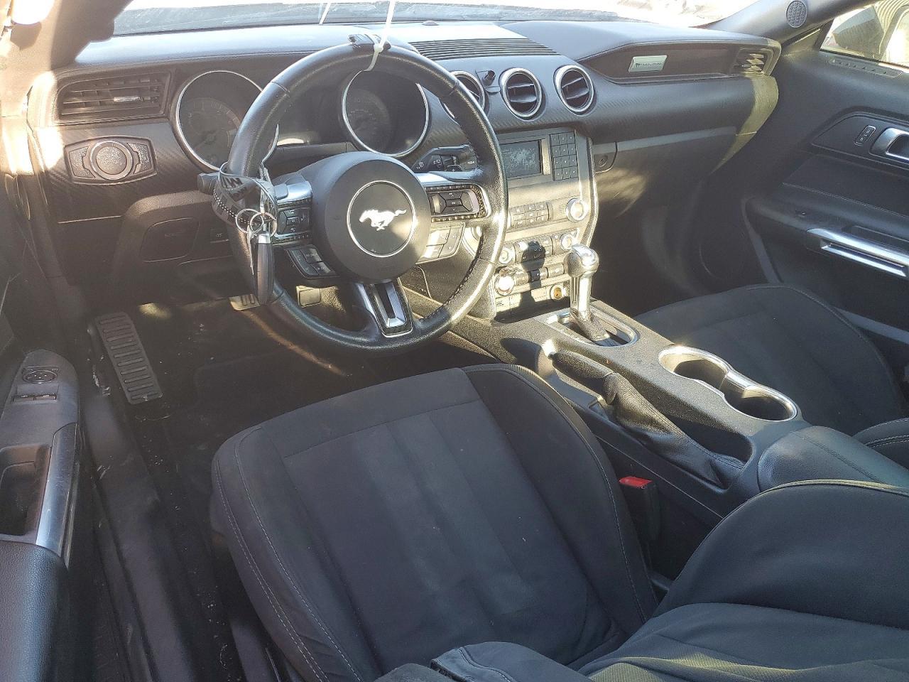 2019 Ford Mustang - zdjęcie 8