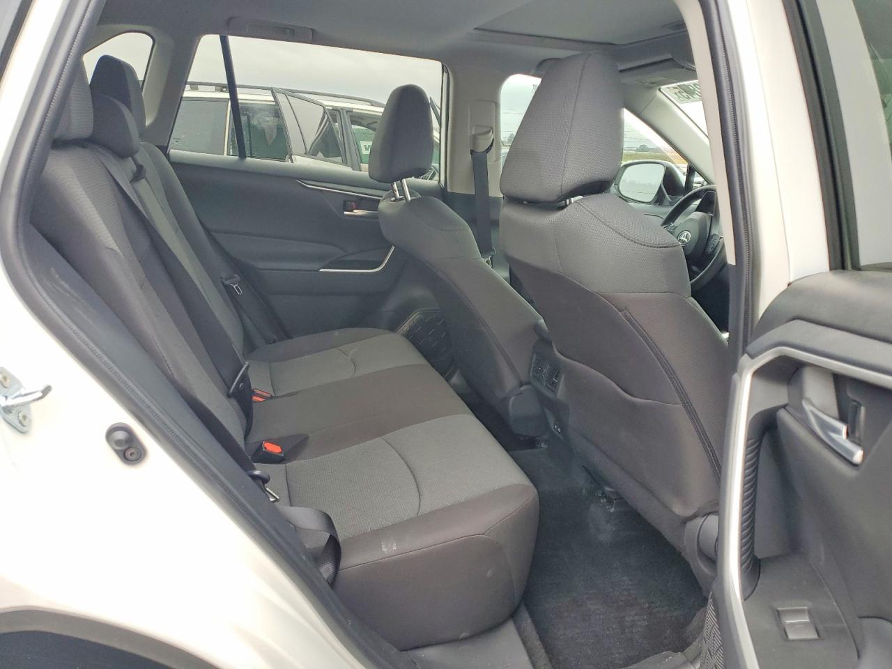 2024 Toyota Rav4 Xle - zdjęcie 11