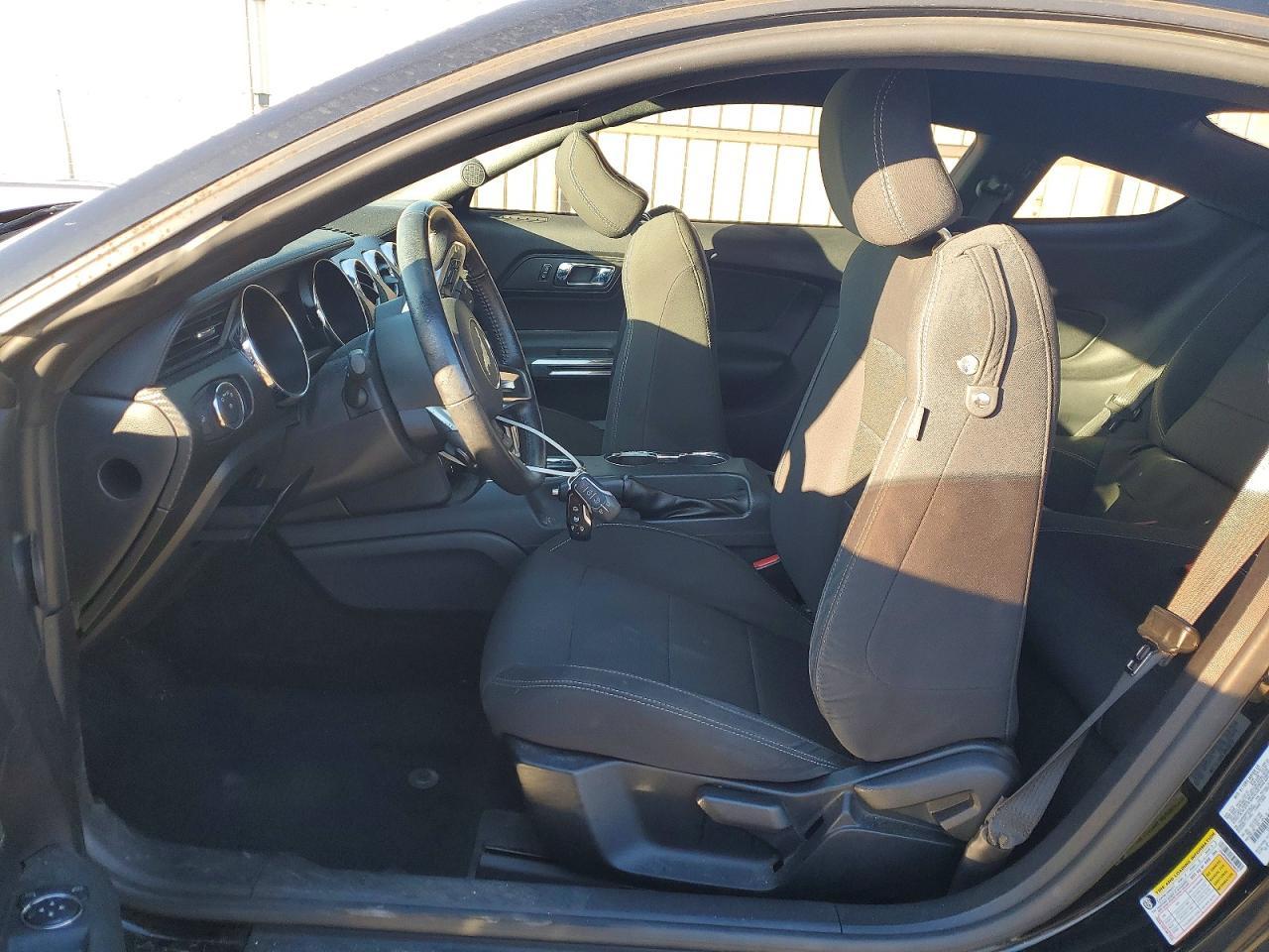 2017 Ford Mustang - zdjęcie 7