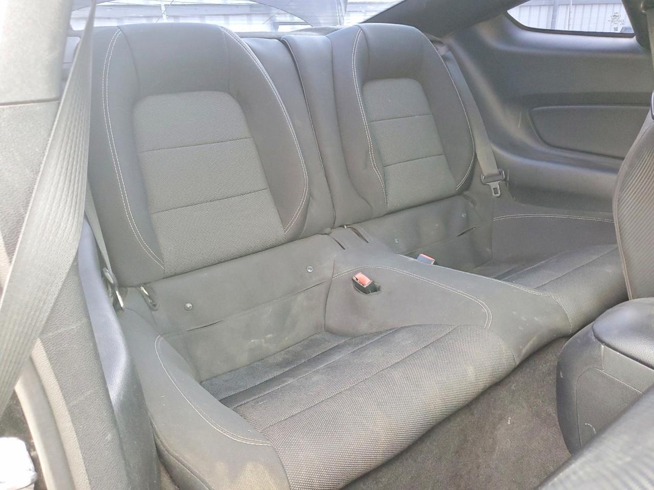 2016 Ford Mustang - zdjęcie 10